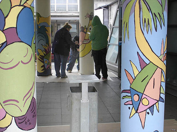 Säulen Briefstrasse 3