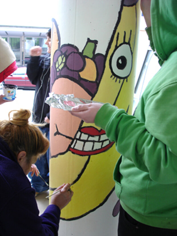 Säulen Briefstrasse 4